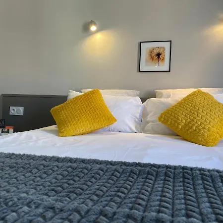 Hotell Logis Castel De Mirambel 3*