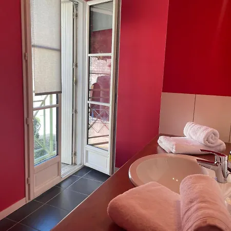 Logis Castel De Mirambel Hotel 3*
