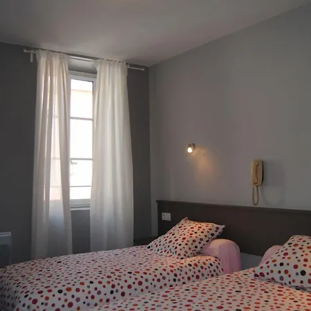 Logis Castel De Mirambel ホテル