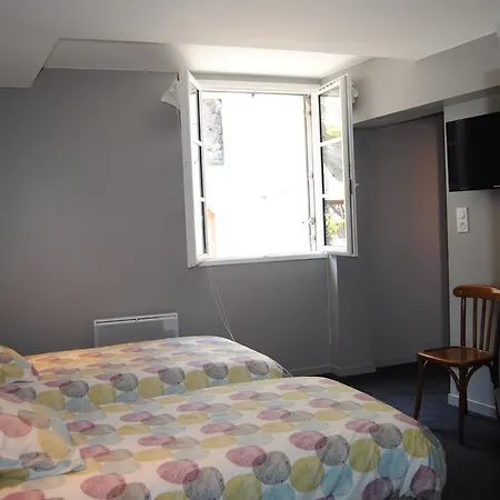 Hotel Logis Castel De Mirambel 3*