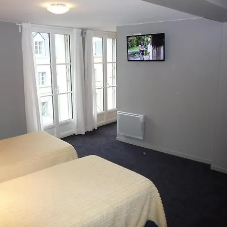 Hotel Logis Castel De Mirambel