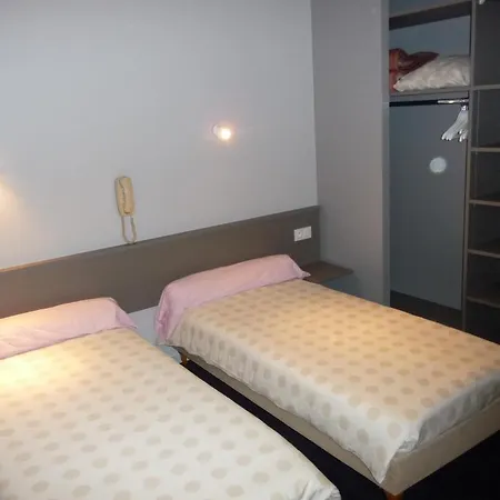 Hotel Logis Castel De Mirambel 3*