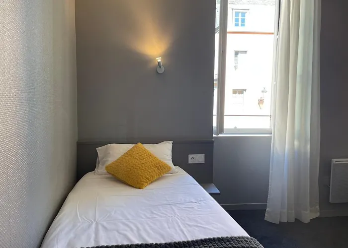 Logis Castel De Mirambel Hotell Lourdes