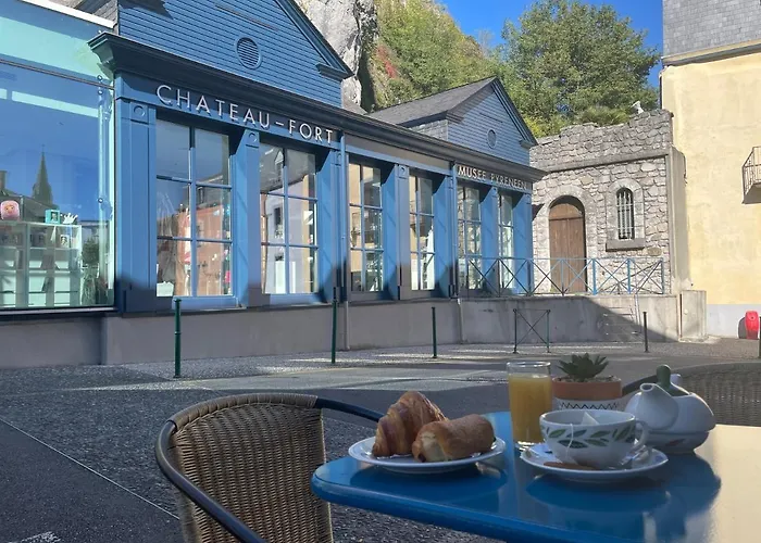 Hotell Logis Castel De Mirambel Lourdes