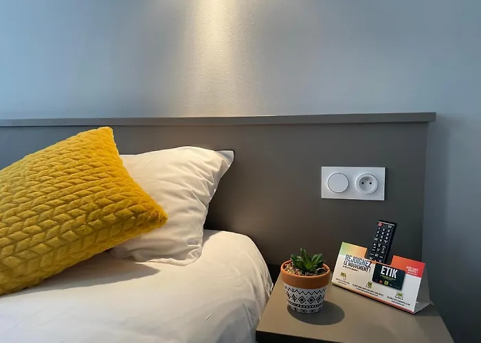 Logis Castel De Mirambel Hotell Lourdes