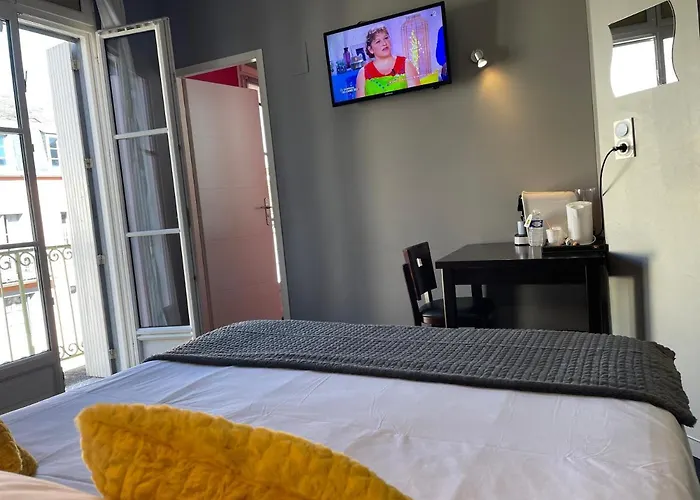 Hotell Logis Castel De Mirambel