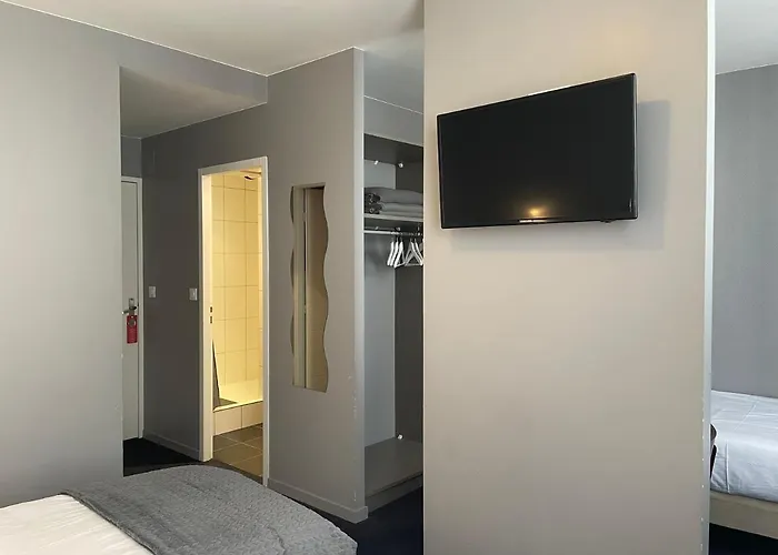 Logis Castel De Mirambel 酒店 3*