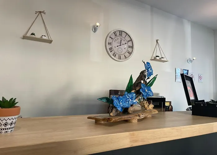 Logis Castel De Mirambel 卢德