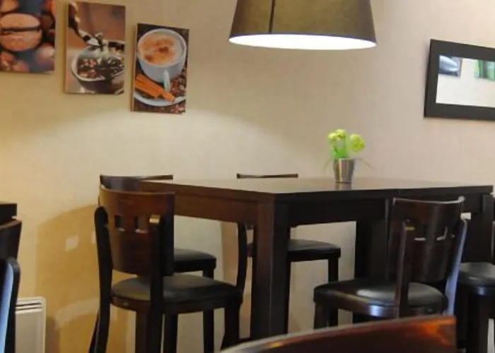 Logis Castel De Mirambel