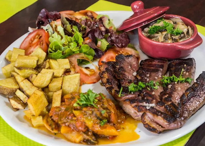 Hotell Logis Castel De Mirambel