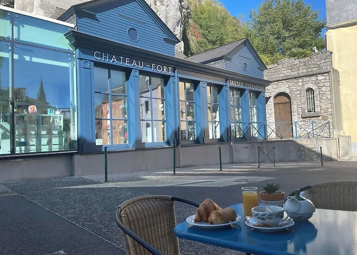 Logis Castel De Mirambel 酒店