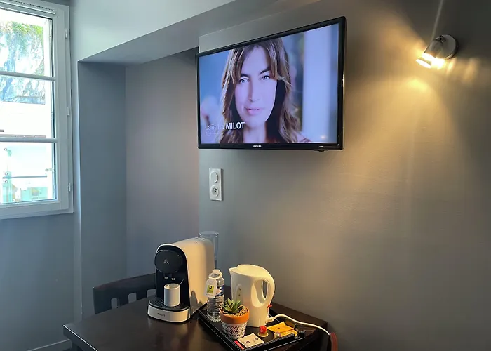 Logis Castel De Mirambel Hotell 3*