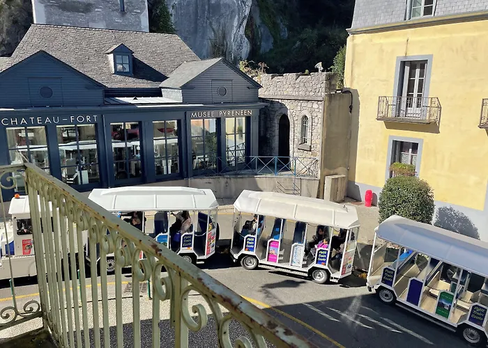 Hotell Logis Castel De Mirambel Lourdes