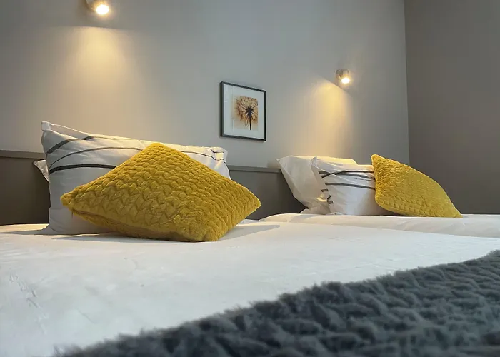 Hotell Logis Castel De Mirambel Lourdes