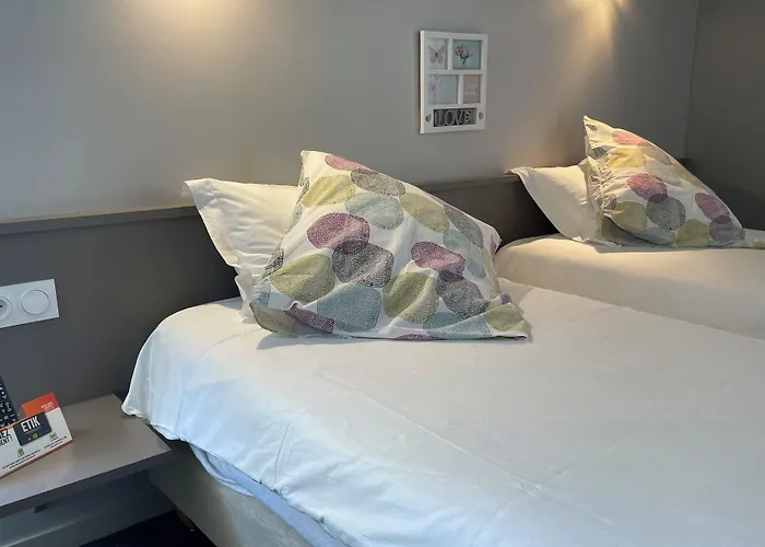 Hotell Logis Castel De Mirambel