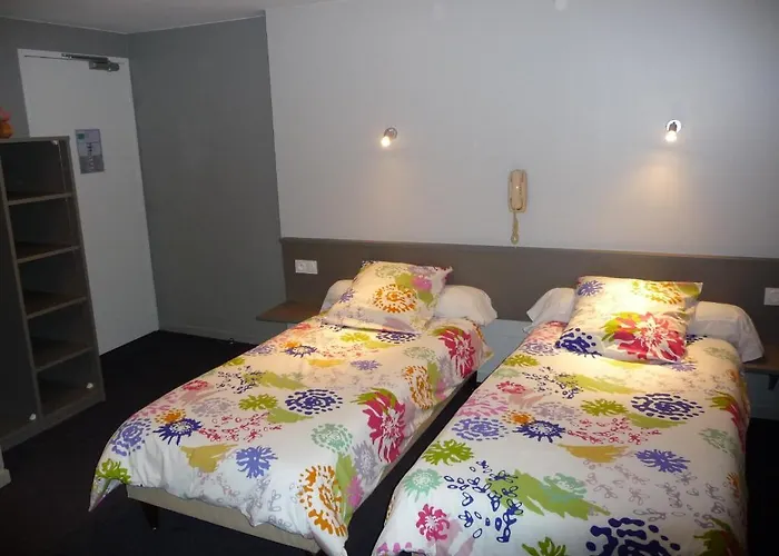 Logis Castel De Mirambel Hotell