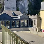 Logis Castel De Mirambel Hotel 3*