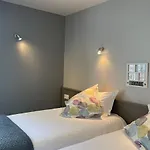 Logis Castel De Mirambel Hotel