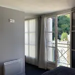 Logis Castel De Mirambel 3*