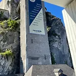 Logis Castel De Mirambel 3*