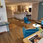 Logis Castel De Mirambel