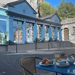 Logis Castel De Mirambel Hotel