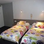 Logis Castel De Mirambel Hotel