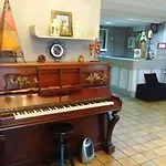 Logis Castel De Mirambel 3* Lourdes