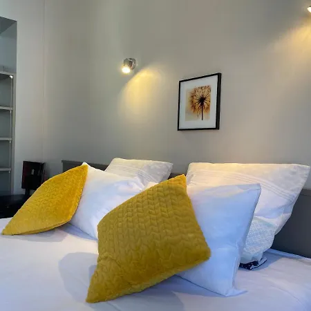 Hotel Logis Castel De Mirambel Lourdes