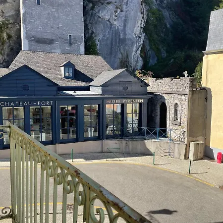 Logis Castel De Mirambel 酒店 3*