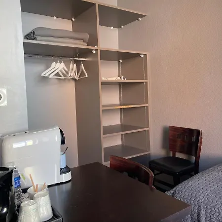 Logis Castel De Mirambel 3* 卢德