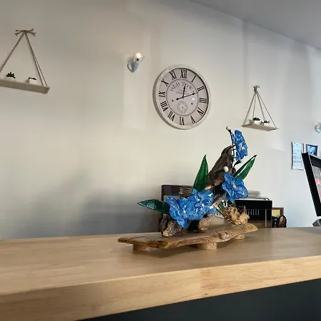 Logis Castel De Mirambel 卢德