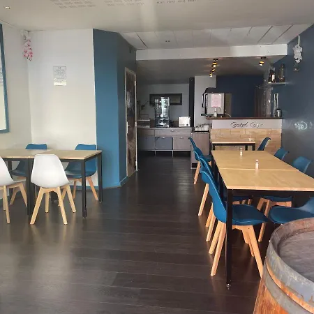 Logis Castel De Mirambel 3*