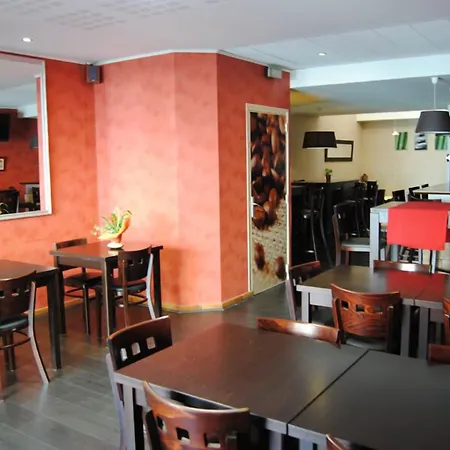 Logis Castel De Mirambel 3*