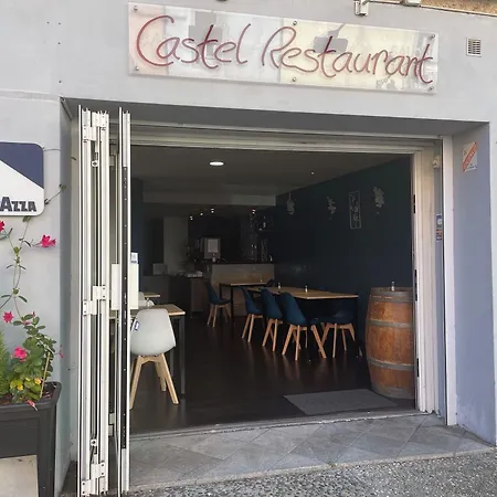 Logis Castel De Mirambel