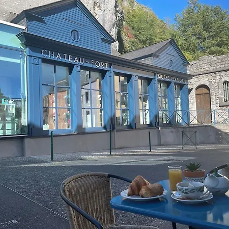 Logis Castel De Mirambel 酒店