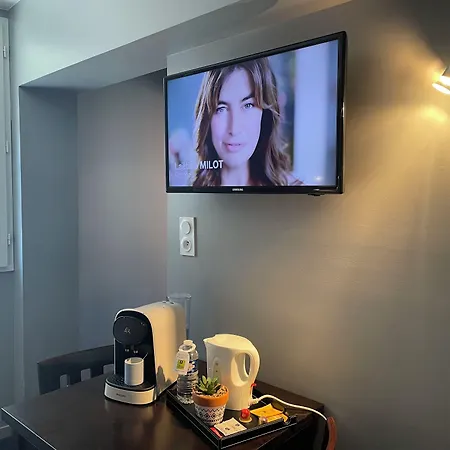 Logis Castel De Mirambel 酒店 3*