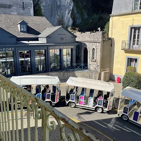 מלון Logis Castel De Mirambel לורדה