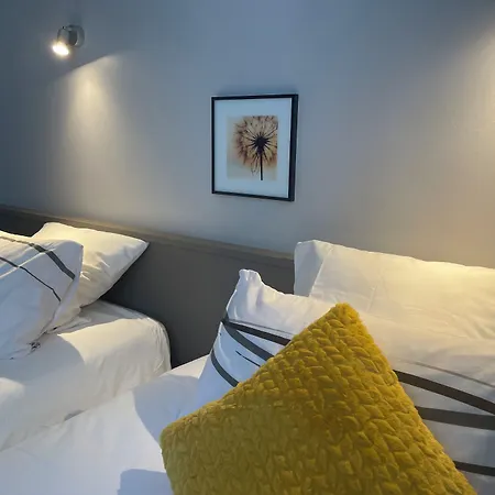 Logis Castel De Mirambel לורדה