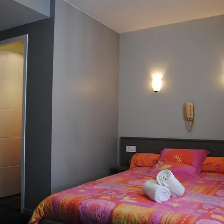 酒店 Logis Castel De Mirambel 卢德