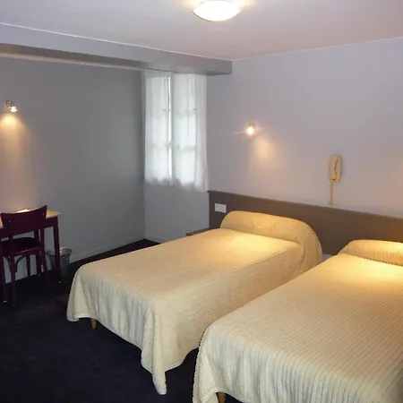 Logis Castel De Mirambel Hotel