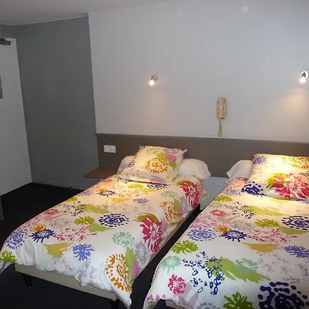 Logis Castel De Mirambel 酒店