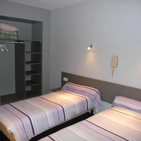 Logis Castel De Mirambel 酒店 卢德