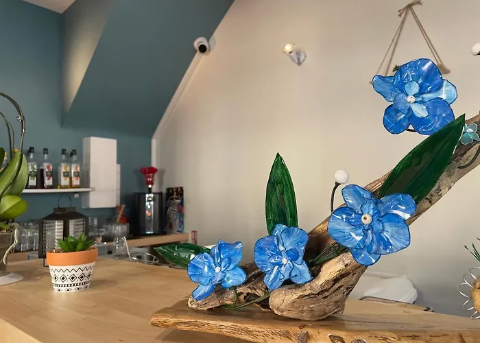 Logis Castel De Mirambel