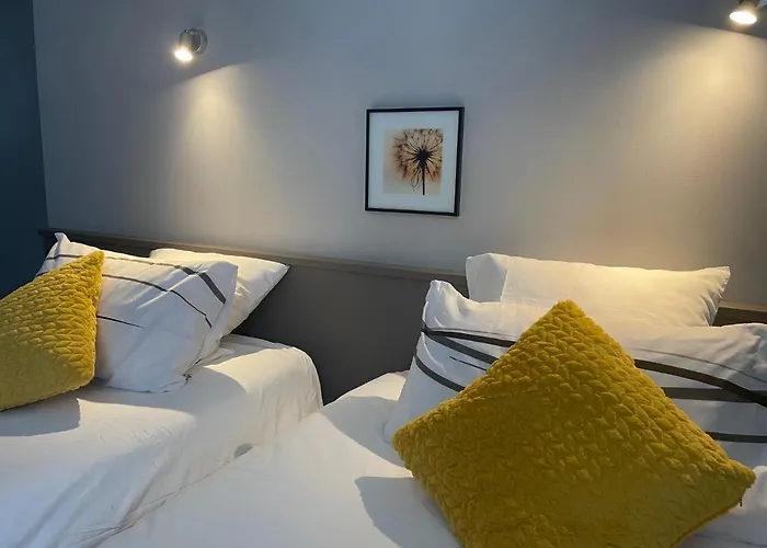 Logis Castel De Mirambel