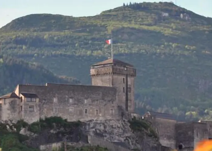 Hotel Logis Castel De Mirambel