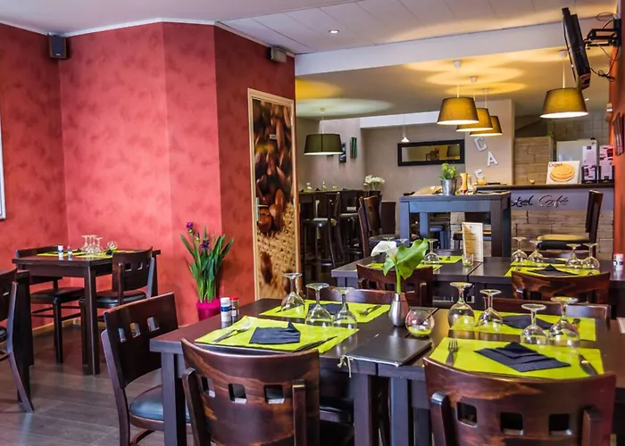 Hotel Logis Castel De Mirambel 3*