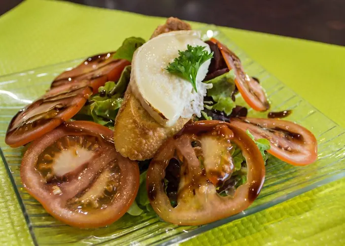 Logis Castel De Mirambel Hotel