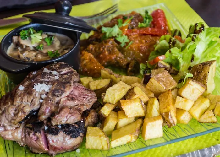 Hotel Logis Castel De Mirambel 3*