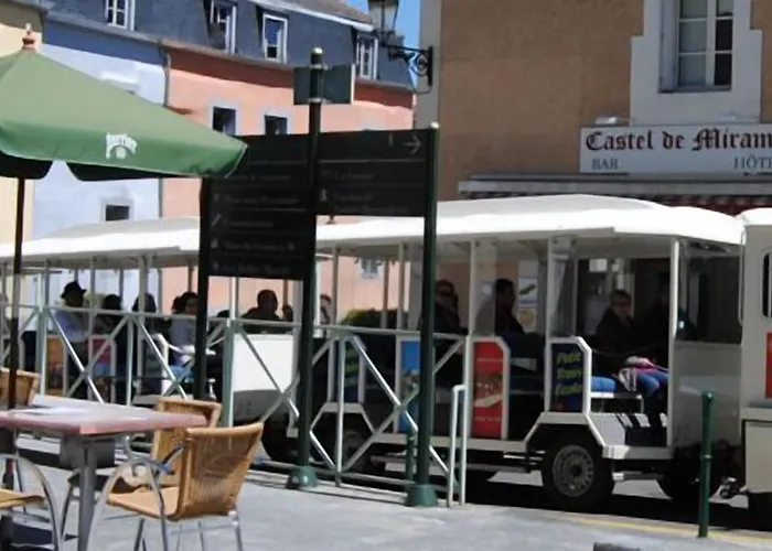 Logis Castel De Mirambel